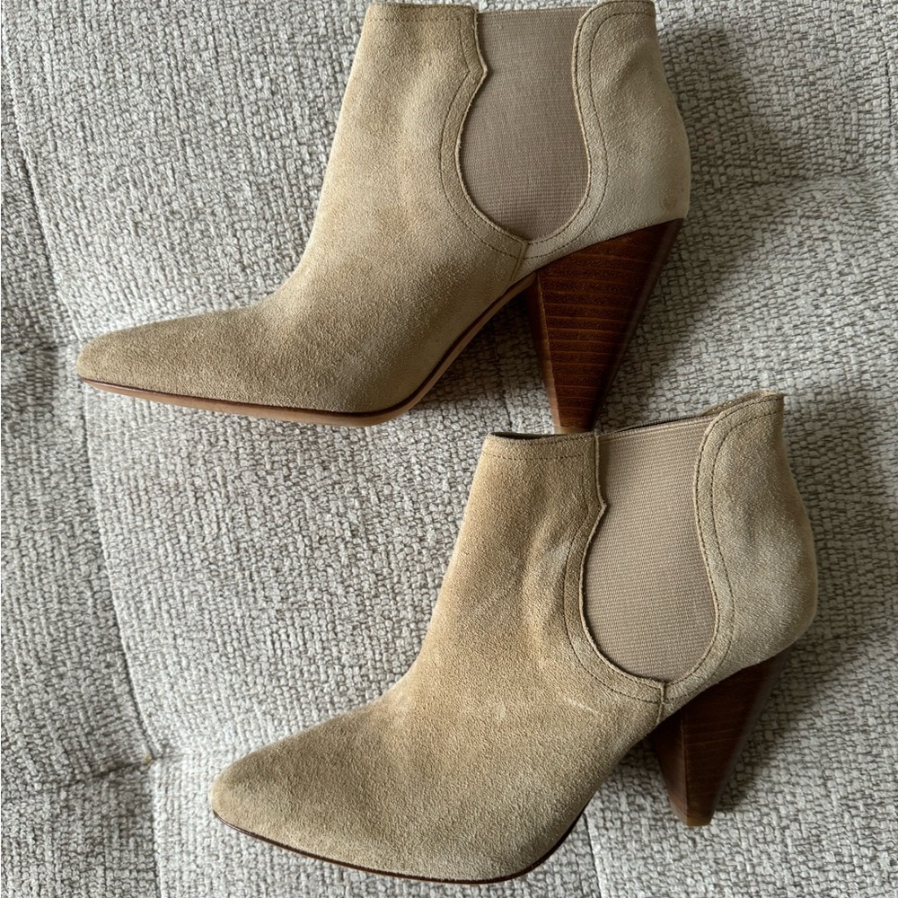 Joie Barleena Cream Suede Cone Heel Ankle
Boots Size 38, new without tags